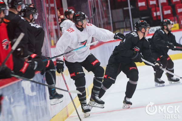 "Это наш стиль, мы от него отходить не будем". Омский "Авангард" в шаге от первого матча плей-офф