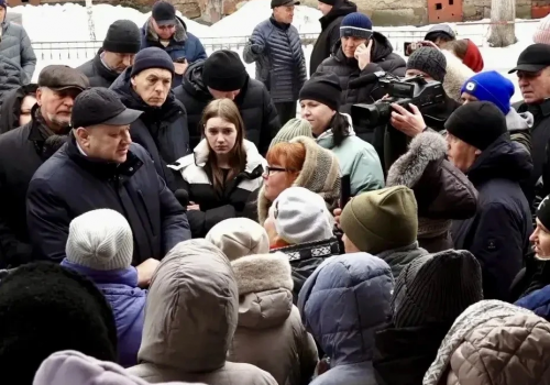 Мэр Омска встретился с&nbsp;жильцами аварийного дома на&nbsp;Королева