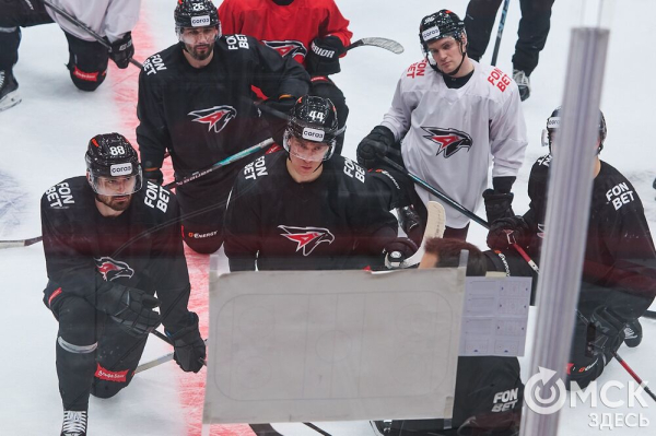 "Это наш стиль, мы от него отходить не будем". Омский "Авангард" в шаге от первого матча плей-офф