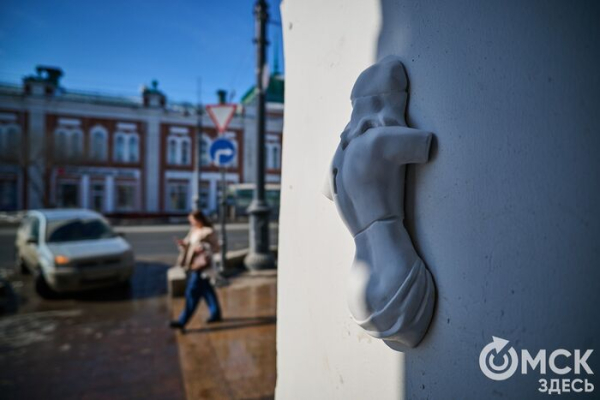 Слишком мимолётная красота: горельеф о прекрасном исчез через сутки