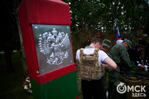 День пограничника в&nbsp;Омске отметили построением, танцами и долгожданными встречами