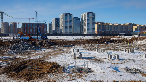 В Омске продолжается строительство новой школы на Левом берегу В Омске продолжается строительство новой школы на Левом берегу