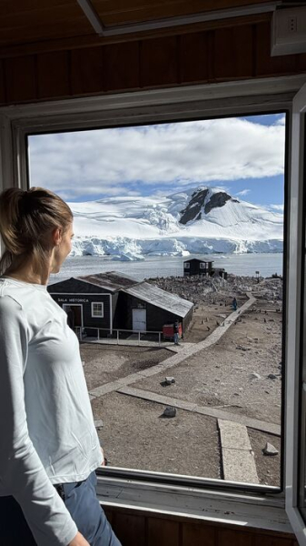 Омичи в Антарктике! Анастасия Селифонова заговорила о мировой проблеме из места, где нет часовых поясов Омичи в Антарктике! Анастасия Селифонова заговорила о мировой проблеме из места, где нет часовых поясов