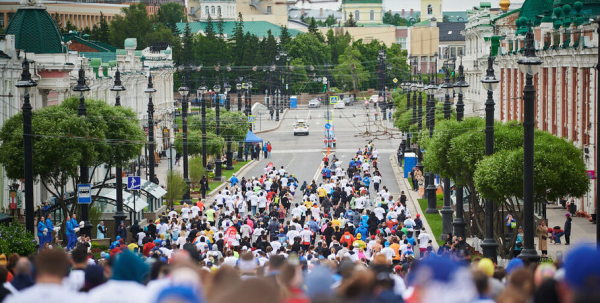 Участники Весеннего полумарафона побегут в футболках, символизирующих динамику и силу