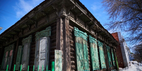 Кофе с гусями, адепты истории и предложение субаренды. Памятник деревянного зодчества в Омске оказался нужен&nbsp;