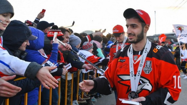 Омский «Авангард» продлил контракт с Артемом Манукяном на еще один сезон 