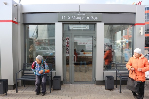 В Омске заработала первая теплая остановка. В ней теплее, чем дома 