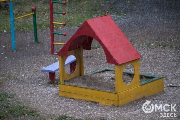 После снега в Омске выпал крупный град