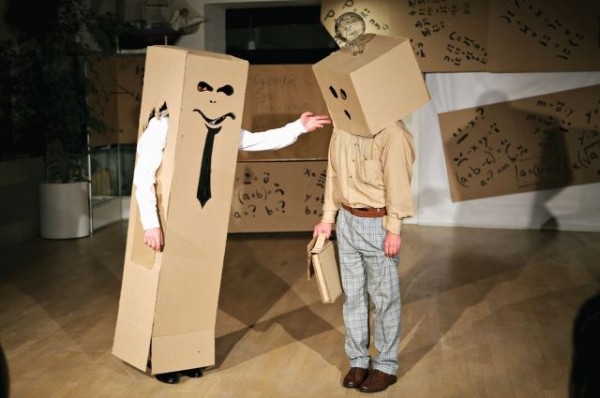 Школьный эксперимент на фестивале кукол. Чему учат «Мучные младенцы»?