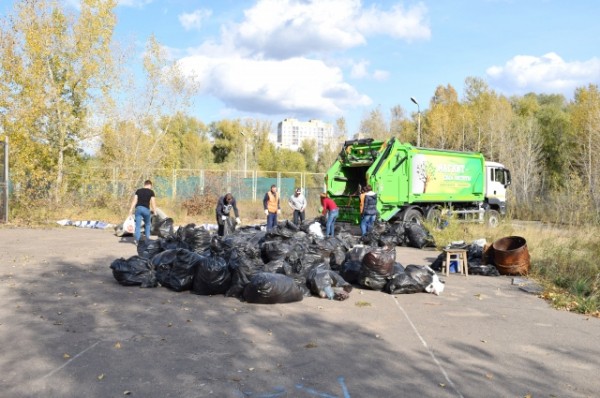 Экоактивисты получили в подарок контейнер от регоператора