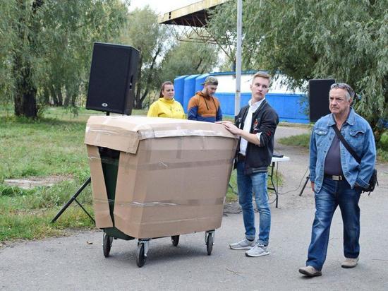 Экоактивисты получили в подарок контейнер от Регоператора Экоактивисты получили в подарок контейнер от Регоператора