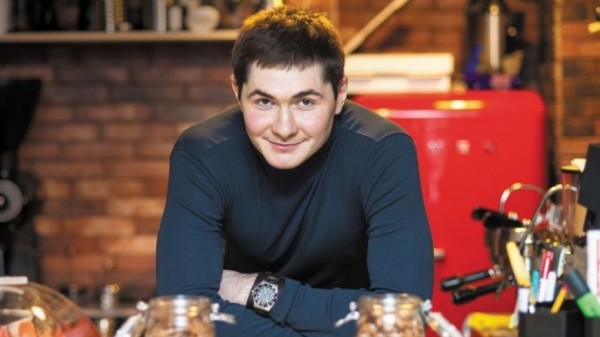 «Это Смольный?»: омичи попробовали угадать известных горожан по фото «Это Смольный?»: омичи попробовали угадать известных горожан по фото