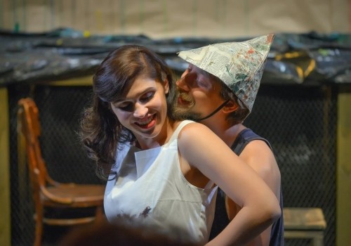 В Омской драме оживили чеховского «Дядю Ваню» эротикой и папуасами В Омской драме оживили чеховского «Дядю Ваню» эротикой и папуасами