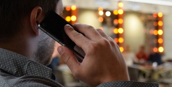 "Нельзя носить сотовый в кармане". Репродуктолог о причинах бесплодия