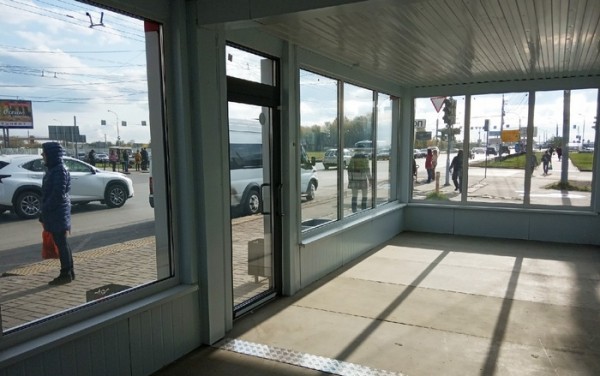 В Омске заработала первая теплая остановка. В ней теплее, чем дома В Омске заработала первая теплая остановка. В ней теплее, чем дома