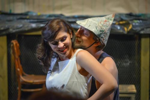 В Омской драме оживили чеховского «Дядю Ваню» эротикой и папуасами В Омской драме оживили чеховского «Дядю Ваню» эротикой и папуасами