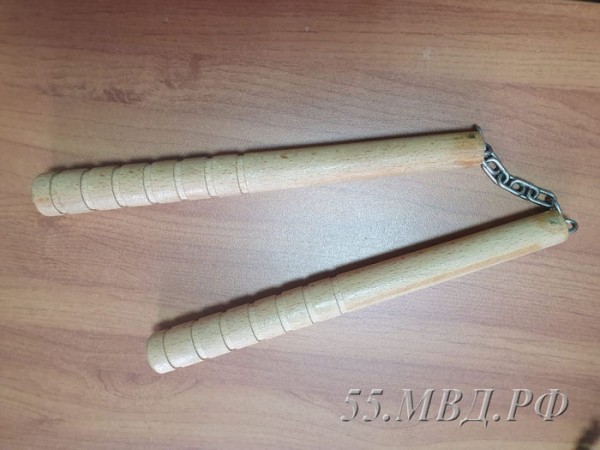 В погоне за эффектным селфи омичка выстрелила себе в голову