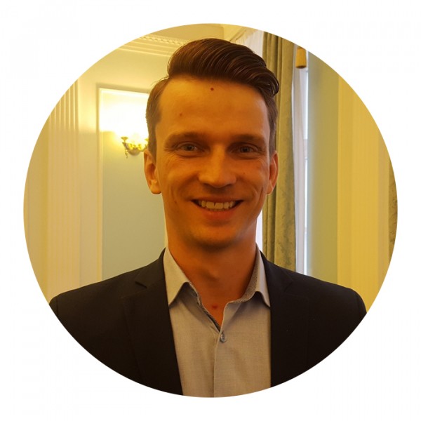 В Омске хотят построить сеть из 100 электрозаправок