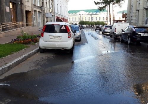 Канализационными стоками затопило самую известную в Омске поликлинику Канализационными стоками затопило самую известную в Омске поликлинику