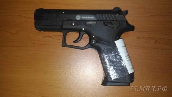 В погоне за эффектным селфи омичка выстрелила себе в голову