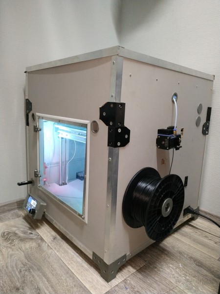 Омич завёл себе дома динозавра