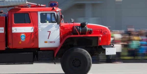 Омским пожарным пришлось силой спасать бабушку Омским пожарным пришлось силой спасать бабушку