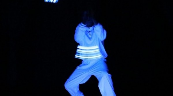 Омские арестанты выступают с ультрафиолетовым шоу