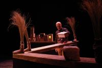 Бабушка нелёгкого поведения. На сцене «Арлекина» показали предметный театр Бабушка нелёгкого поведения. На сцене «Арлекина» показали предметный театр