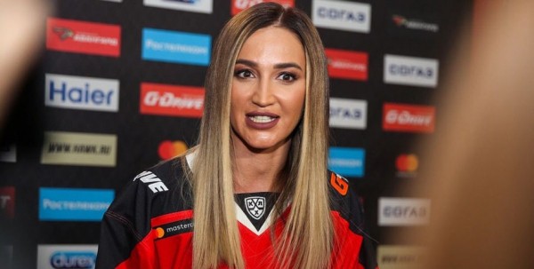 Хоккеист "Авангарда" назвал Бузову талисманом команды Хоккеист "Авангарда" назвал Бузову талисманом команды