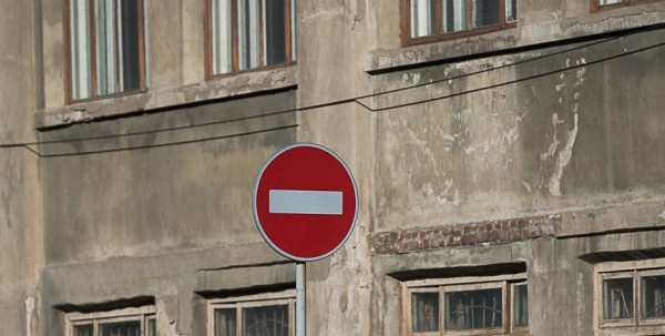 Жители посёлка Рыбачий в Омске перекрыли дорогу Жители посёлка Рыбачий в Омске перекрыли дорогу