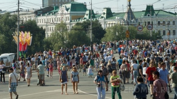 Праздничная программа и семейные гуляния, белки, кони и кучи мусора - фоторепортаж с празднования юбилея Омска. Часть 2 Праздничная программа и семейные гуляния, белки, кони и кучи мусора - фоторепортаж с празднования юбилея Омска. Часть 2