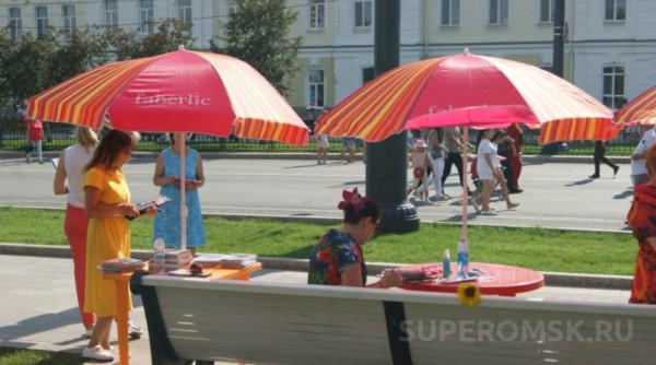 Праздничная программа и семейные гуляния, белки, кони и кучи мусора - фоторепортаж с празднования юбилея Омска. Часть 2 Праздничная программа и семейные гуляния, белки, кони и кучи мусора - фоторепортаж с празднования юбилея Омска. Часть 2