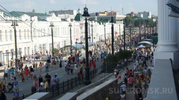 Праздничная программа и семейные гуляния, белки, кони и кучи мусора - фоторепортаж с празднования юбилея Омска. Часть 2 Праздничная программа и семейные гуляния, белки, кони и кучи мусора - фоторепортаж с празднования юбилея Омска. Часть 2