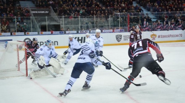 В пятом матче серии «Авангард» разнес «Адмирал», ни разу не дав забить