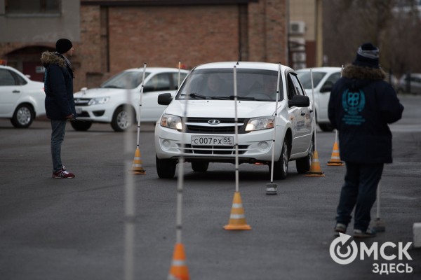 Юные омичи посостязались в умении водить машину