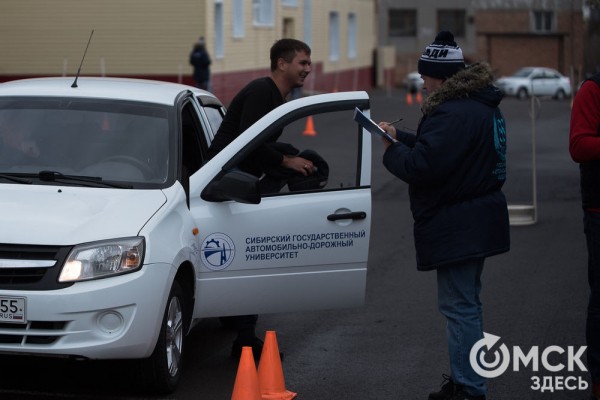 Юные омичи посостязались в умении водить машину