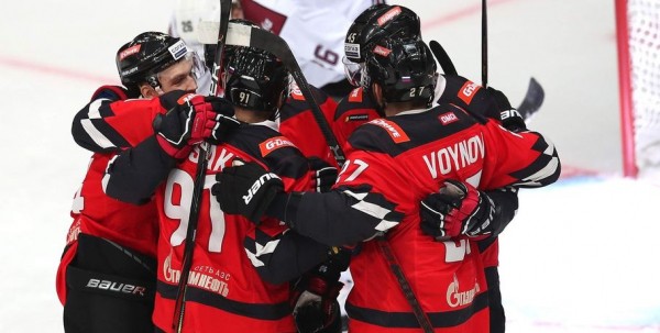 Дубль Валентина Пьянова помог "Авангарду" взять верх над рижским "Динамо"