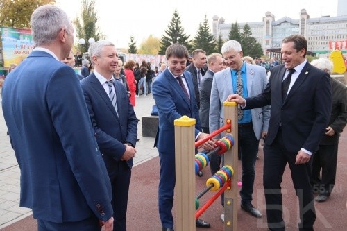 Александр Бурков и&nbsp;Оксана Фадина торжественно открыли бульвар Мартынова
