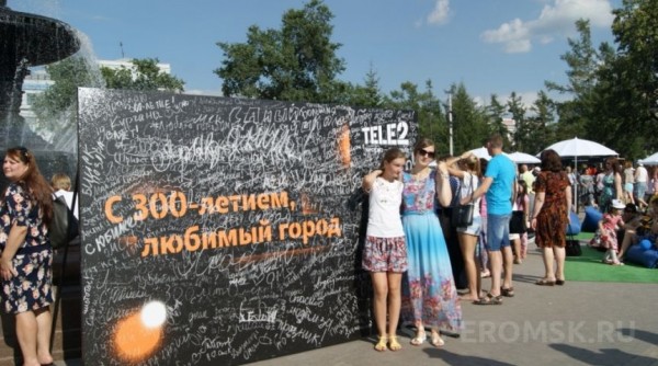 Праздничная программа и семейные гуляния, белки, кони и кучи мусора - фоторепортаж с празднования юбилея Омска. Часть 2 Праздничная программа и семейные гуляния, белки, кони и кучи мусора - фоторепортаж с празднования юбилея Омска. Часть 2