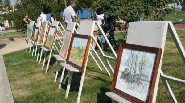 Праздничная программа и семейные гуляния, белки, кони и кучи мусора - фоторепортаж с празднования юбилея Омска. Часть 2 Праздничная программа и семейные гуляния, белки, кони и кучи мусора - фоторепортаж с празднования юбилея Омска. Часть 2