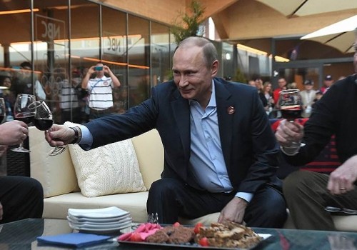 Друг Буркова подарит Путину на день рождения бочку вина