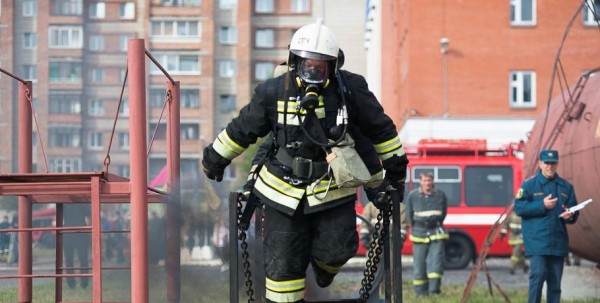 Двухэтажный дом с гаражом сгорел на улице Б. Хмельницкого