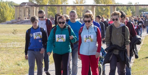 В День ходьбы 700 омичей прошли дистанцию в 3,2 км В День ходьбы 700 омичей прошли дистанцию в 3,2 км
