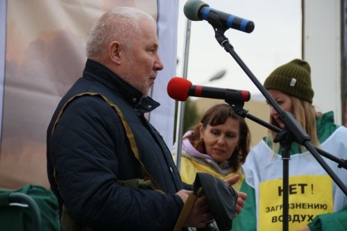 На митинге против завода фенола призвали гнать чиновников поганой метлой