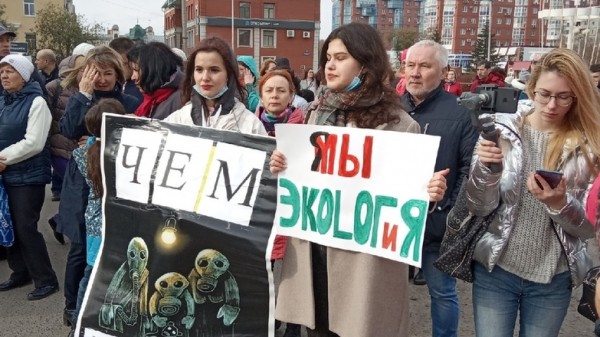 «У нас мало выбросов?» В Омске прошел митинг против строительства завода фенола «У нас мало выбросов?» В Омске прошел митинг против строительства завода фенола