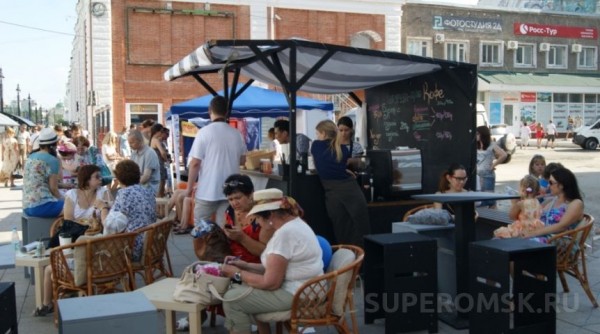 Праздничная программа и семейные гуляния, белки, кони и кучи мусора - фоторепортаж с празднования юбилея Омска. Часть 2 Праздничная программа и семейные гуляния, белки, кони и кучи мусора - фоторепортаж с празднования юбилея Омска. Часть 2