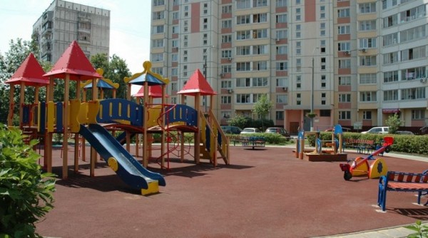 Тендер на благоустройство дворов в Кировском округе достался победителю без борьбы