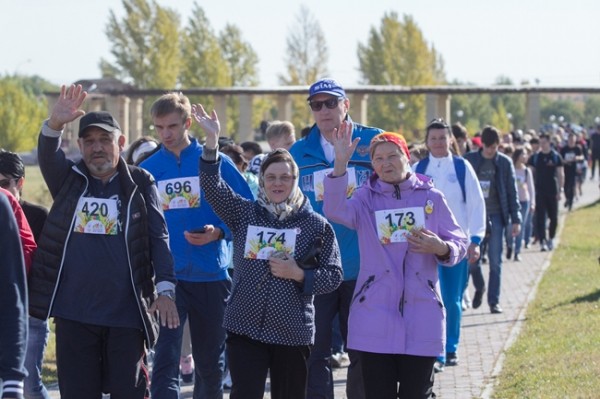 В День ходьбы 700 омичей прошли дистанцию в 3,2 км В День ходьбы 700 омичей прошли дистанцию в 3,2 км