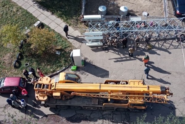 «Приковал себя к ней велосипедным замком». Как омичи бунтуют против сотовой вышки 