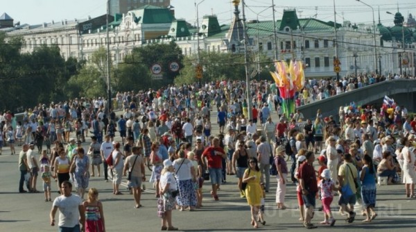 Праздничная программа и семейные гуляния, белки, кони и кучи мусора - фоторепортаж с празднования юбилея Омска. Часть 2 Праздничная программа и семейные гуляния, белки, кони и кучи мусора - фоторепортаж с празднования юбилея Омска. Часть 2